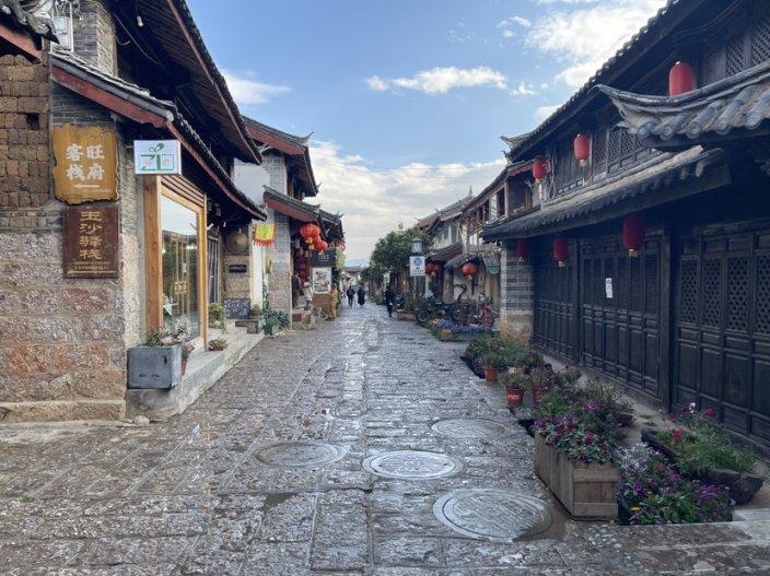 一站直达地铁站!开通10年,今又出发,学子返乡快车温暖回家路